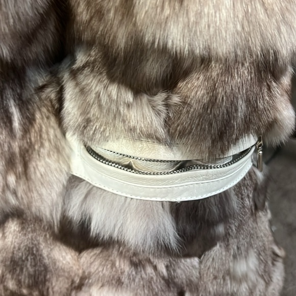 Fox and Rabbit Vest - Picture 4 of 4